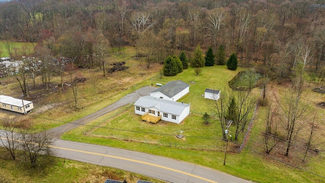 bird's eye view with a view of trees