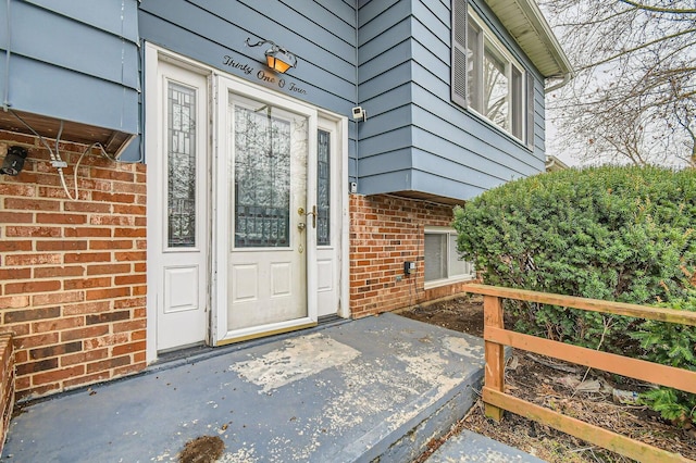 3104 Lewis Rd, Columbus, OH 43207 - property entrance with brick siding
