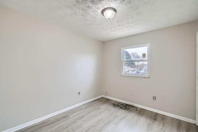 3104 Lewis Rd, Columbus, OH 43207 - unfurnished room with light wood-style flooring and a textured ceiling