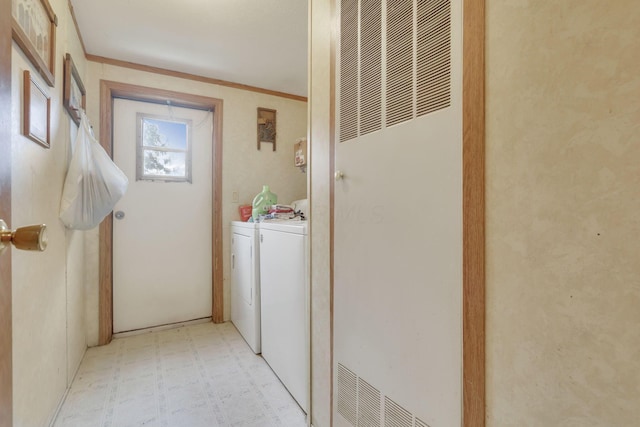 washroom with visible vents, washing machine and clothes dryer, a heating unit, and light floors