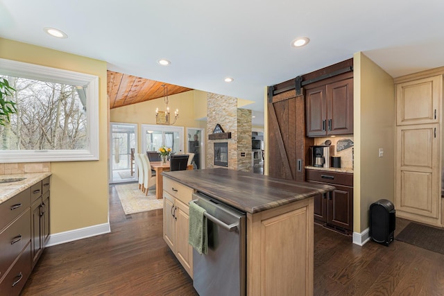 kitchen with an inviting chandelier, dishwasher, dark wood-type flooring, and lofted ceiling