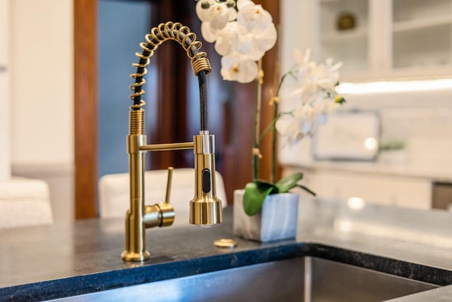 160 E Moler St, Columbus, OH 43207 - kitchen view of a sink