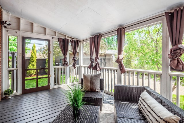 160 E Moler St, Columbus, OH 43207 - sunroom featuring lofted ceiling