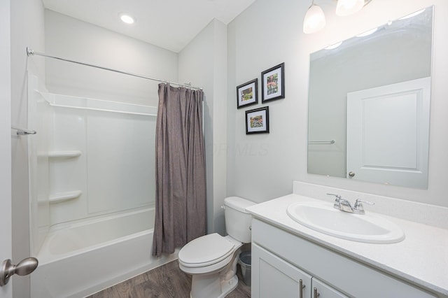 458 Madison Way, Plain City, OH 43064 - bathroom featuring wood finished floors, toilet, shower / tub combo, and vanity