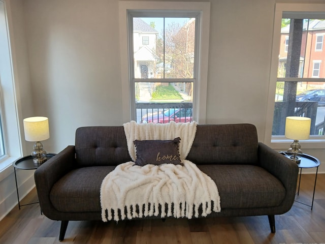 166 Miami Ave, Columbus, OH 43203 - sitting room with wood finished floors and baseboards
