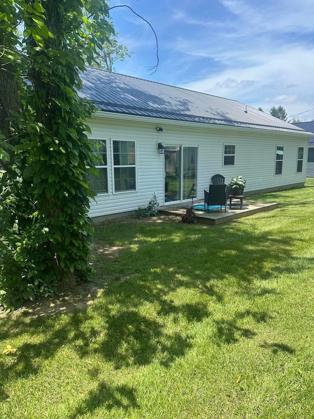13334 Pine Rd NE, Thornville, OH 43076 - rear view of property with a yard and a patio
