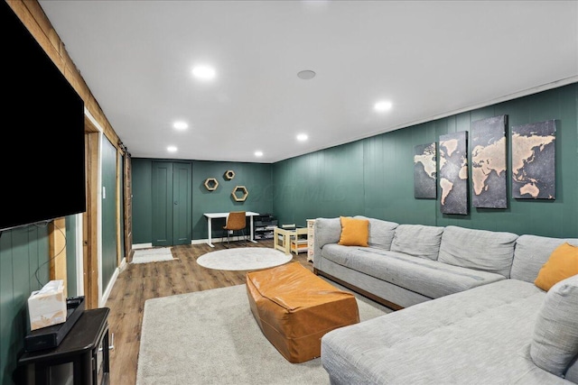 living room with baseboards, wood finished floors, and recessed lighting