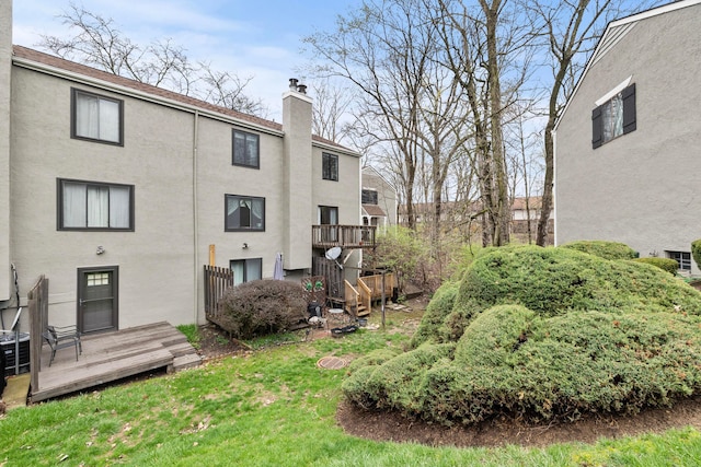 3018 Cooper Bluff Dr, Columbus, OH 43231 - view of yard with a deck