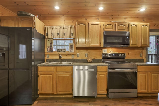 1335 Mingo Rd, Chillicothe, OH 45601 - kitchen with appliances with stainless steel finishes, a sink, dark countertops, dark wood-type flooring, and recessed lighting