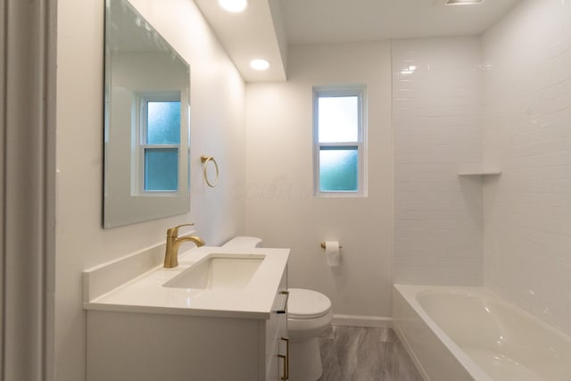 3161 Avalon Rd, Upper Arlington, OH 43221 - full bath with vanity, wood finished floors, and tub / shower combination