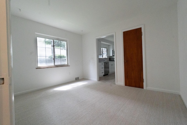 3161 Avalon Rd, Upper Arlington, OH 43221 - unfurnished room with light carpet and a sink