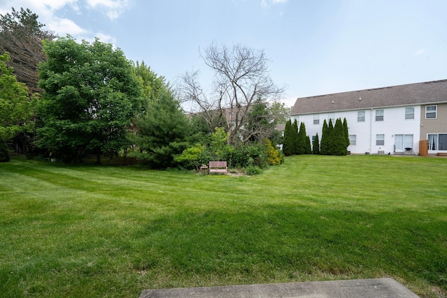 1218 Green Dr Unit 604, Columbus, OH 43230 - view of grassy yard