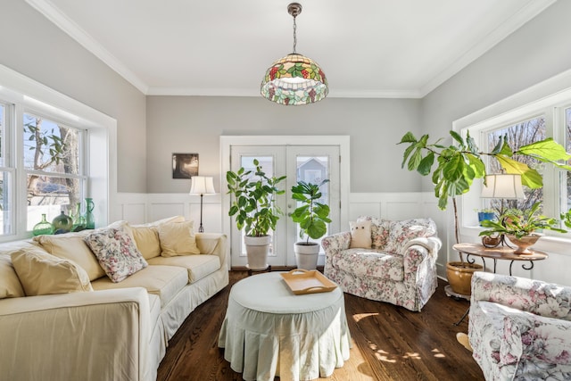 72 Miami Ave, Columbus, OH 43203 - living area featuring a wainscoted wall, crown molding, and wood finished floors