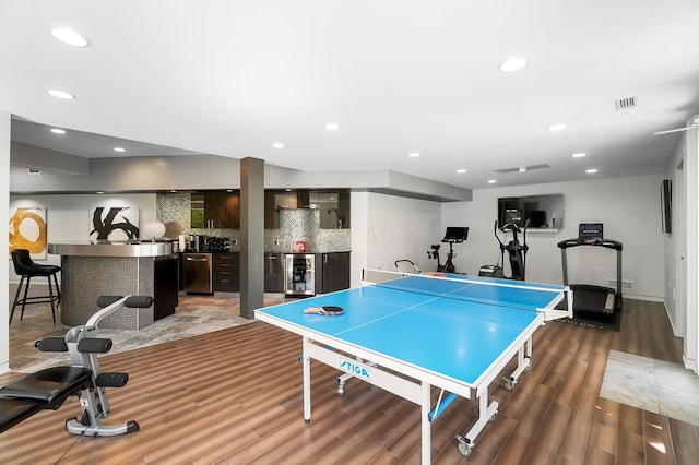 rec room featuring visible vents, wine cooler, wood finished floors, and recessed lighting