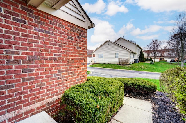 3995 Kensingwood Dr, Columbus, OH 43230 - view of side of home featuring brick siding