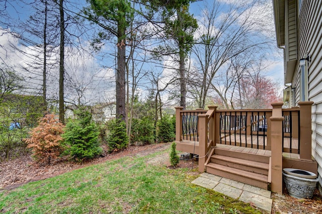 3995 Kensingwood Dr, Columbus, OH 43230 - view of yard featuring a deck
