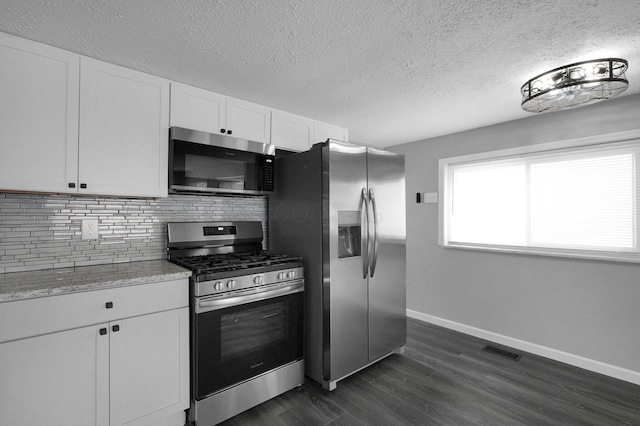 kitchen with tasteful backsplash, dark wood-style flooring, a textured ceiling, visible vents, and appliances with stainless steel finishes
