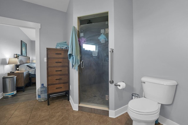 full bath featuring a shower stall, baseboards, and toilet