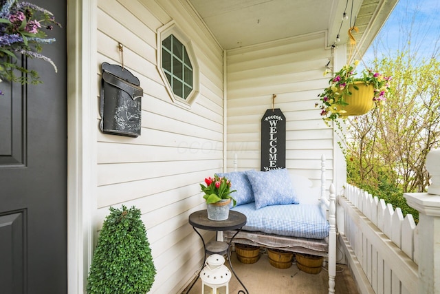 balcony featuring covered porch