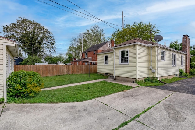 624 W 1st St, Springfield, OH 45504 - view of yard