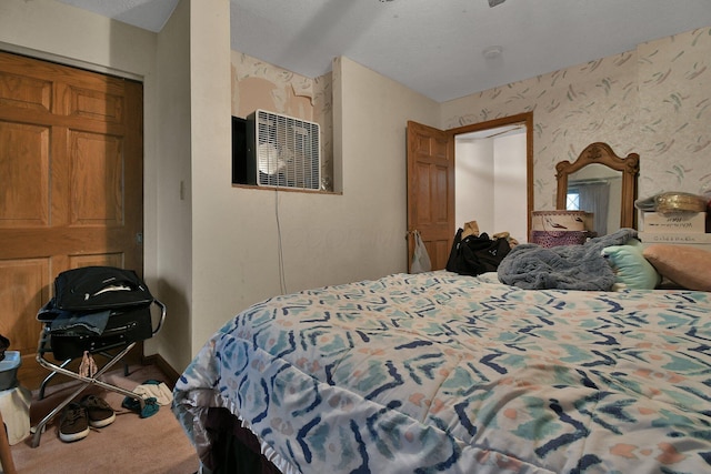 2520 Mccutcheon Rd, Columbus, OH 43219 - bedroom featuring carpet flooring, wallpapered walls, and baseboards