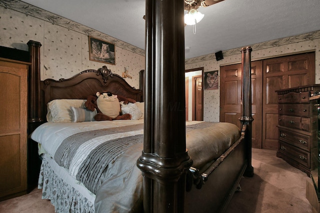 2520 Mccutcheon Rd, Columbus, OH 43219 - bedroom featuring a ceiling fan, wallpapered walls, and light colored carpet