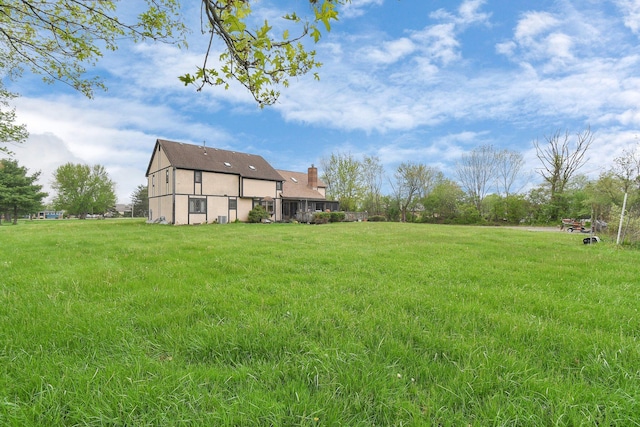 2520 Mccutcheon Rd, Columbus, OH 43219 - view of yard
