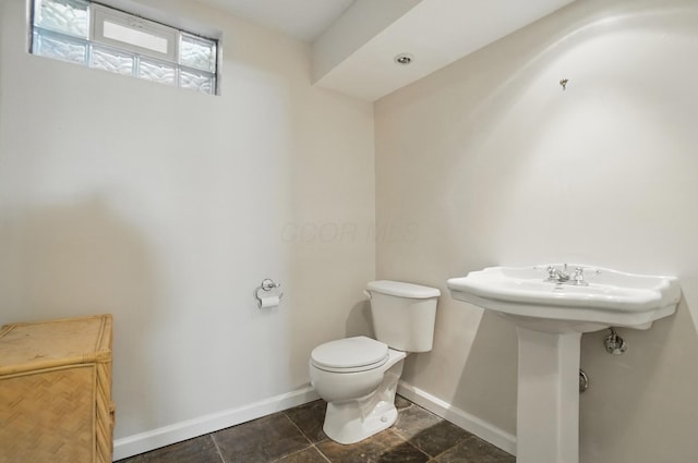 105 Chapin Pl, Granville, OH 43023 - bathroom with toilet and baseboards