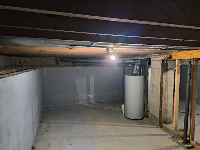 371 Hensel Ave, Springfield, OH 45505 - unfinished basement with water heater
