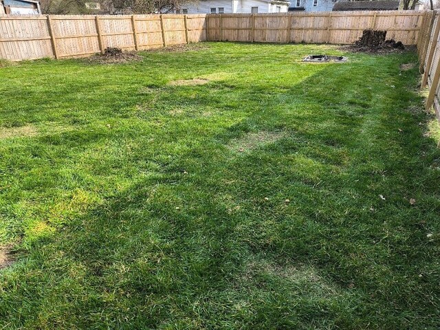 371 Hensel Ave, Springfield, OH 45505 - view of yard featuring fence
