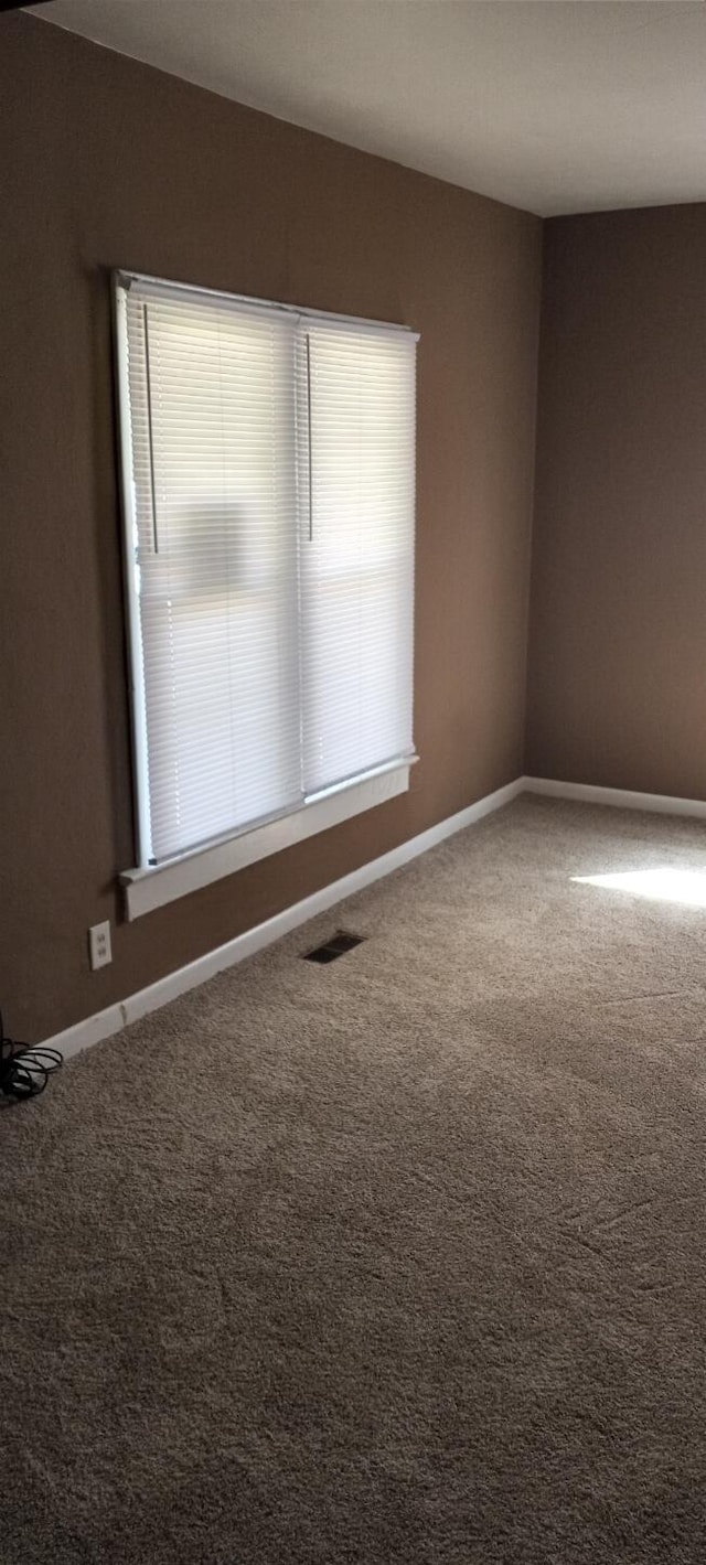 371 Hensel Ave, Springfield, OH 45505 - empty room featuring baseboards, visible vents, and carpet
