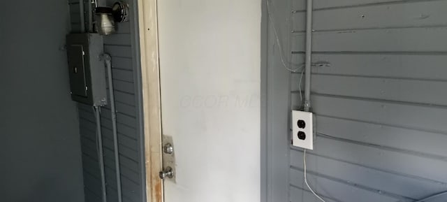 371 Hensel Ave, Springfield, OH 45505 - entrance to property featuring electric panel