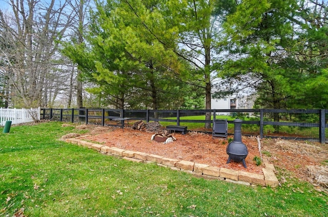 view of yard featuring fence