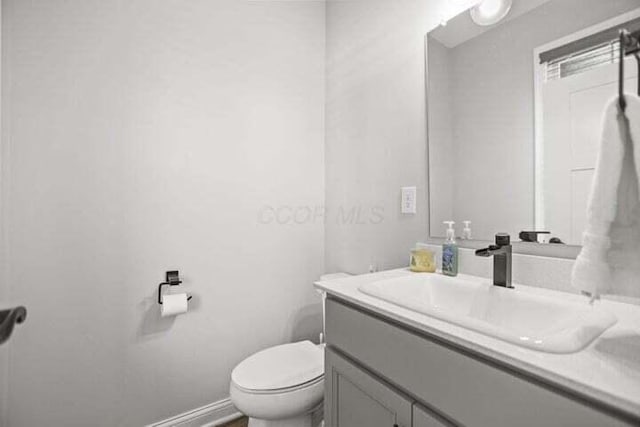 6003 Honey Farm Way, Grove City, OH 43123 - bathroom featuring baseboards, toilet, and vanity