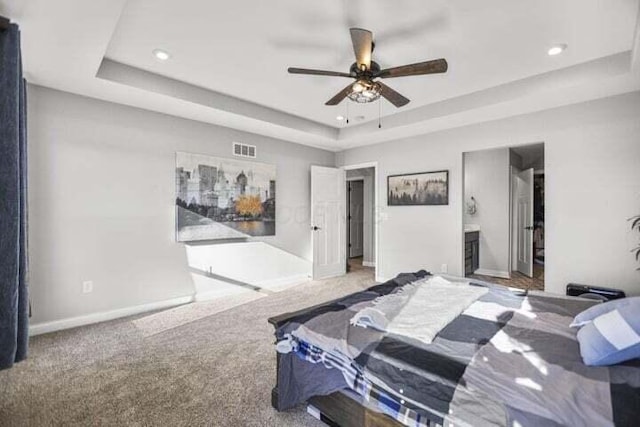 6003 Honey Farm Way, Grove City, OH 43123 - carpeted bedroom featuring a tray ceiling, baseboards, visible vents, and recessed lighting