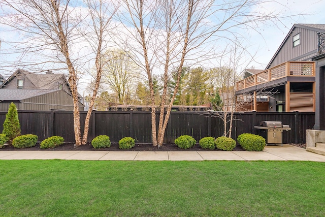 251 E Deshler Ave, Columbus, OH 43206 - view of yard with a fenced backyard