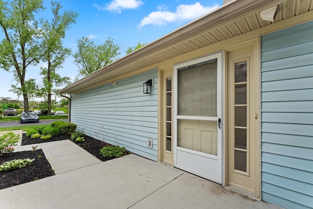 478 Three Oaks Ct, Columbus, OH 43230 - entrance to property featuring a patio area
