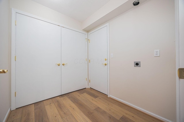 3870 Sandstone Cir, Powell, OH 43065 - interior space with light wood finished floors and baseboards