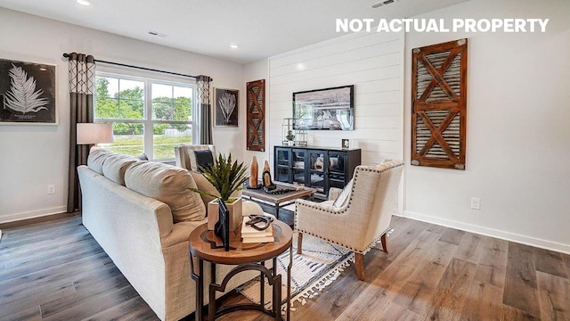 living area featuring wood finished floors, baseboards, visible vents, and recessed lighting