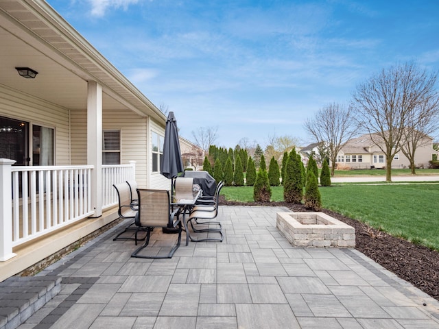 view of patio featuring a fire pit and outdoor dining area
