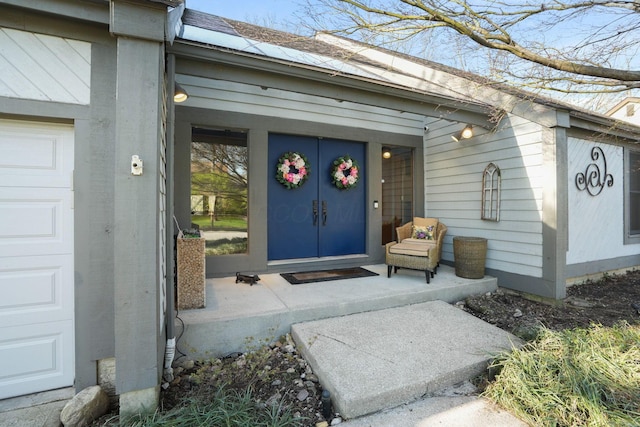property entrance featuring a porch