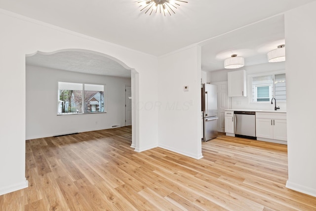 1381 Oakwood Ave, Columbus, OH 43206 - interior space featuring baseboards, light wood-type flooring, arched walkways, and a sink