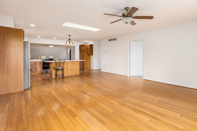 306 Northview Dr, London, OH 43140 - living area with ceiling fan, light wood-style flooring, recessed lighting, a skylight, and visible vents