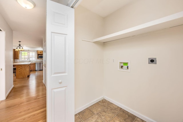 306 Northview Dr, London, OH 43140 - laundry room featuring hookup for an electric dryer, baseboards, laundry area, and hookup for a washing machine