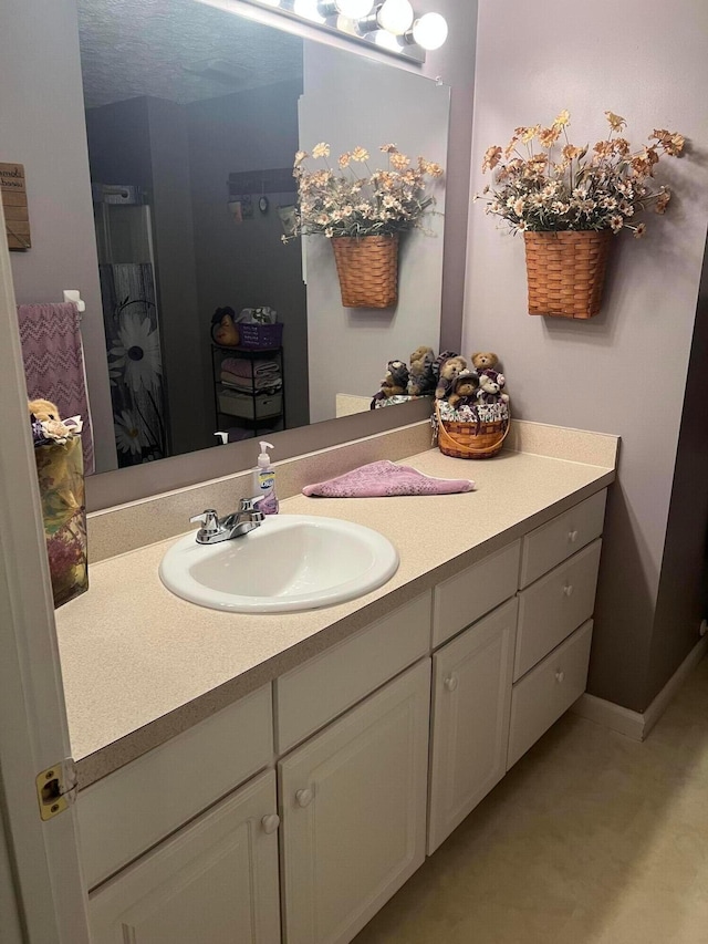 full bath with vanity