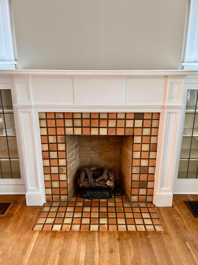742 S Cassingham Rd, Bexley, OH 43209 - detailed view of wood finished floors and a decorative wall