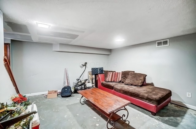 finished below grade area featuring visible vents and baseboards