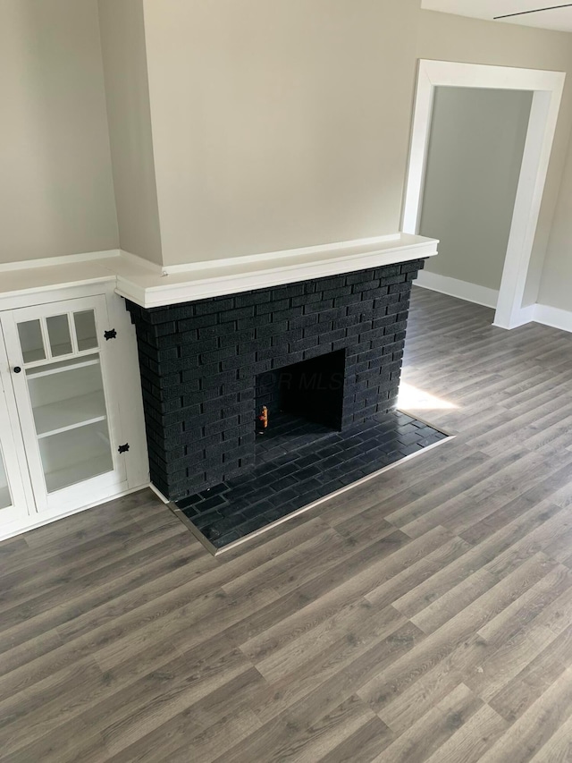 142 Pennsylvania Ave, Marion, OH 43302 - interior details featuring baseboards, a fireplace, and wood finished floors