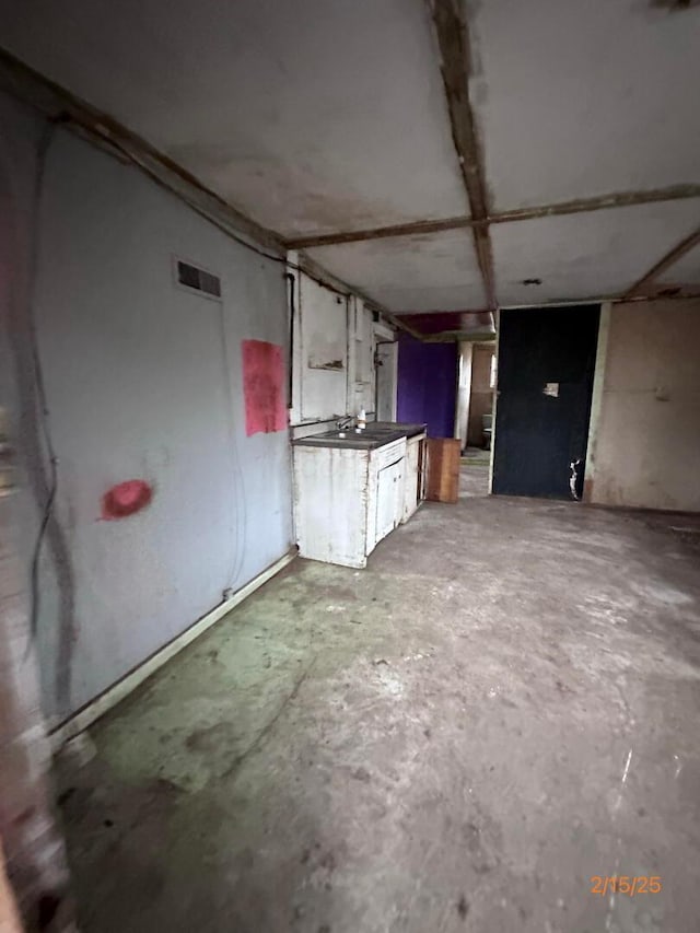 530 Harrison St, New Lexington, OH 43764 - interior space featuring visible vents