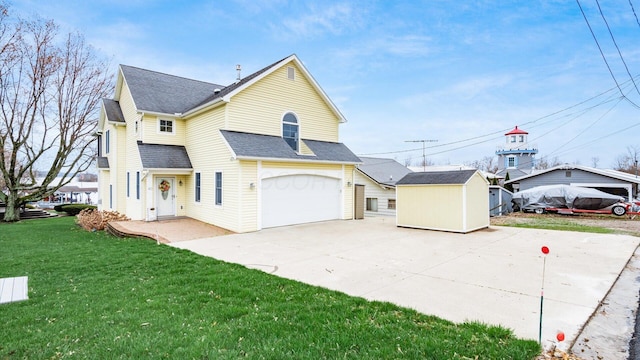 40 Beacon Light Ln, Buckeye Lake, OH 43008 - view of front of house featuring a shingled roof, concrete driveway, a front yard, and a garage